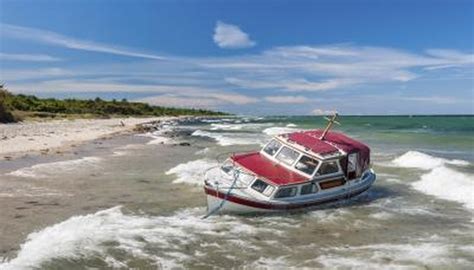 maritime law abandoned boat