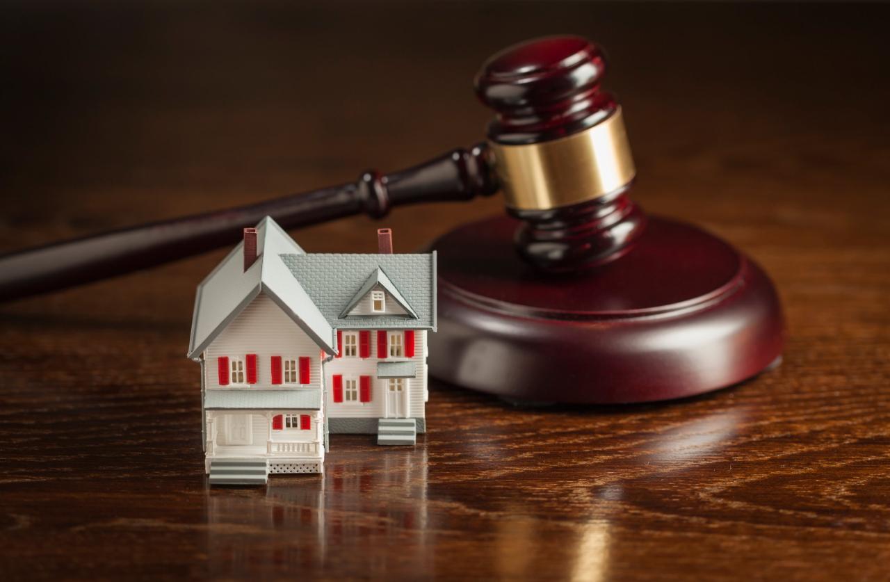 What is a real estate lawyer