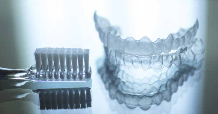 How to clean invisalign retainers