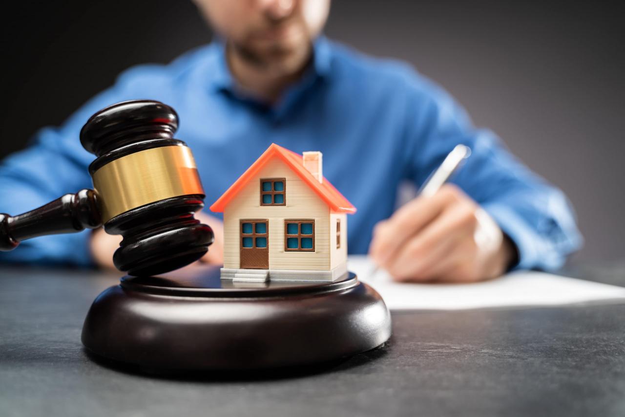 Lawyer for estate