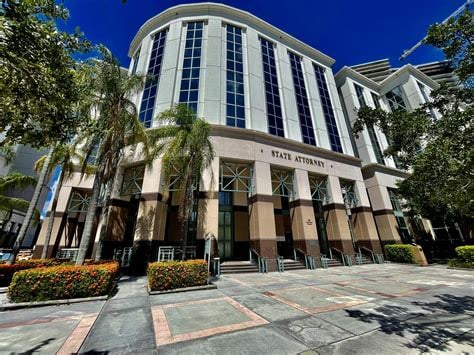 attorney offices in palm beach county with law libraries